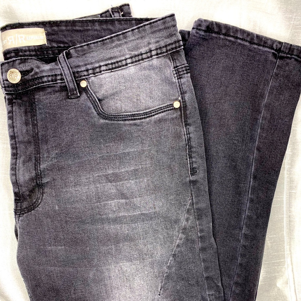 Men’s grey whash ripped jeans